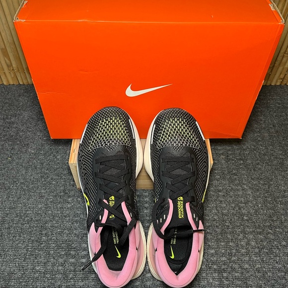NIKE WMNS ZOOMX INVINCIBLE RUN FK, W12 - Picture 3 of 14